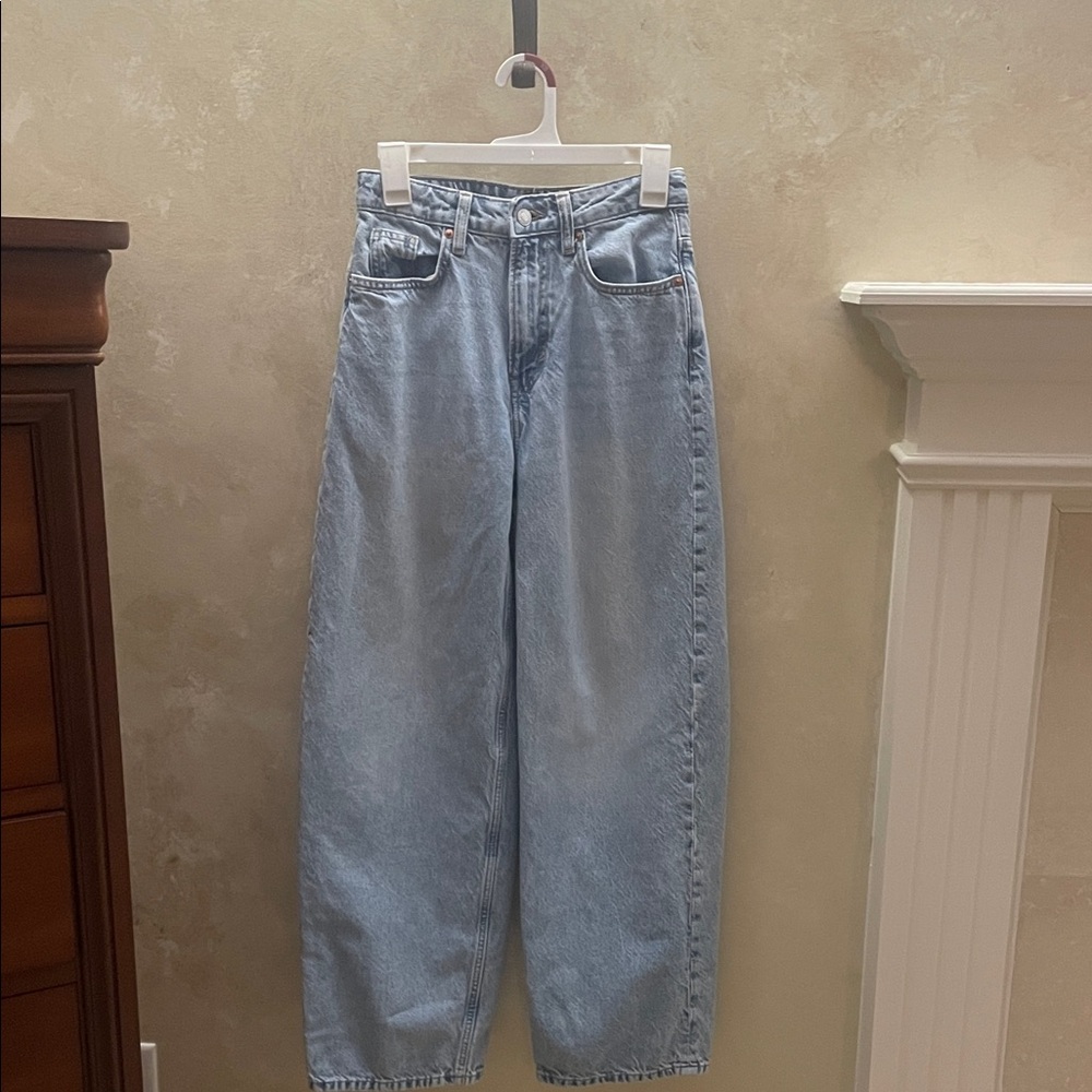H&M Light Blue Women Jeans small